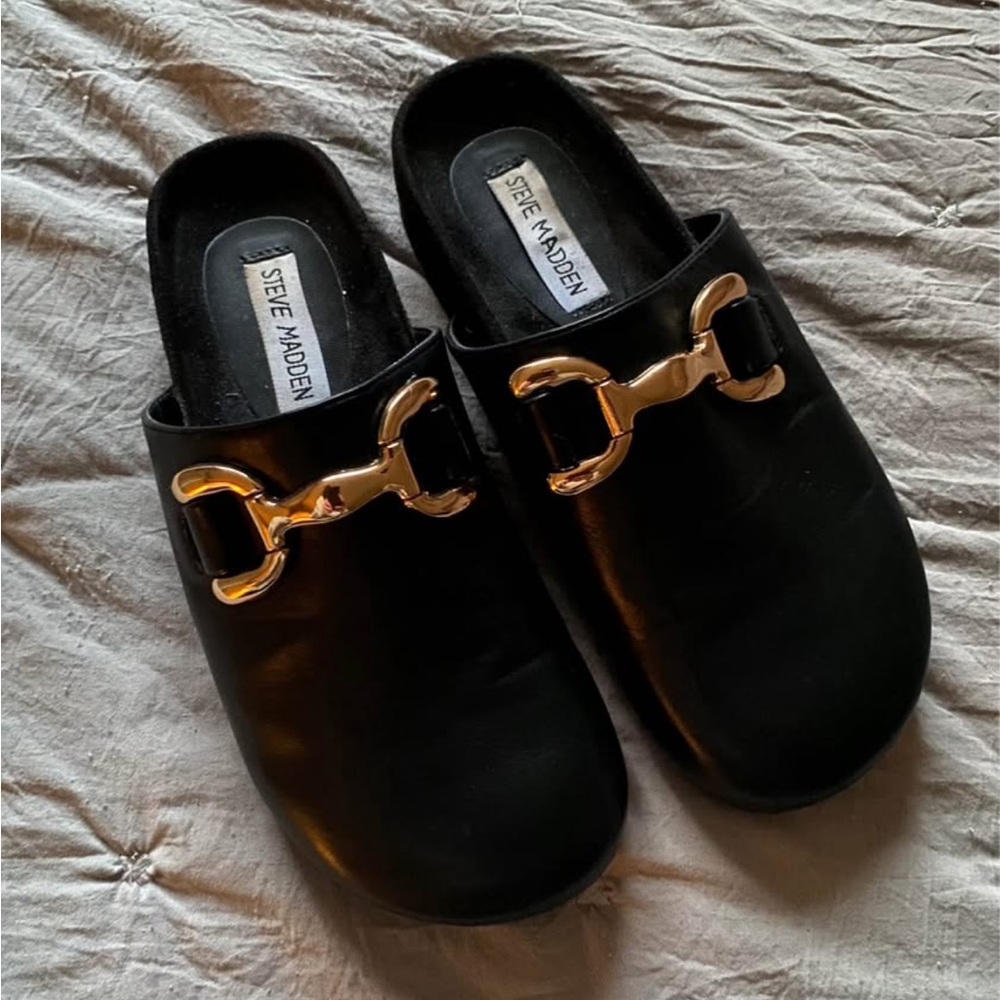 Steve Madden Black Slip-On clogs
